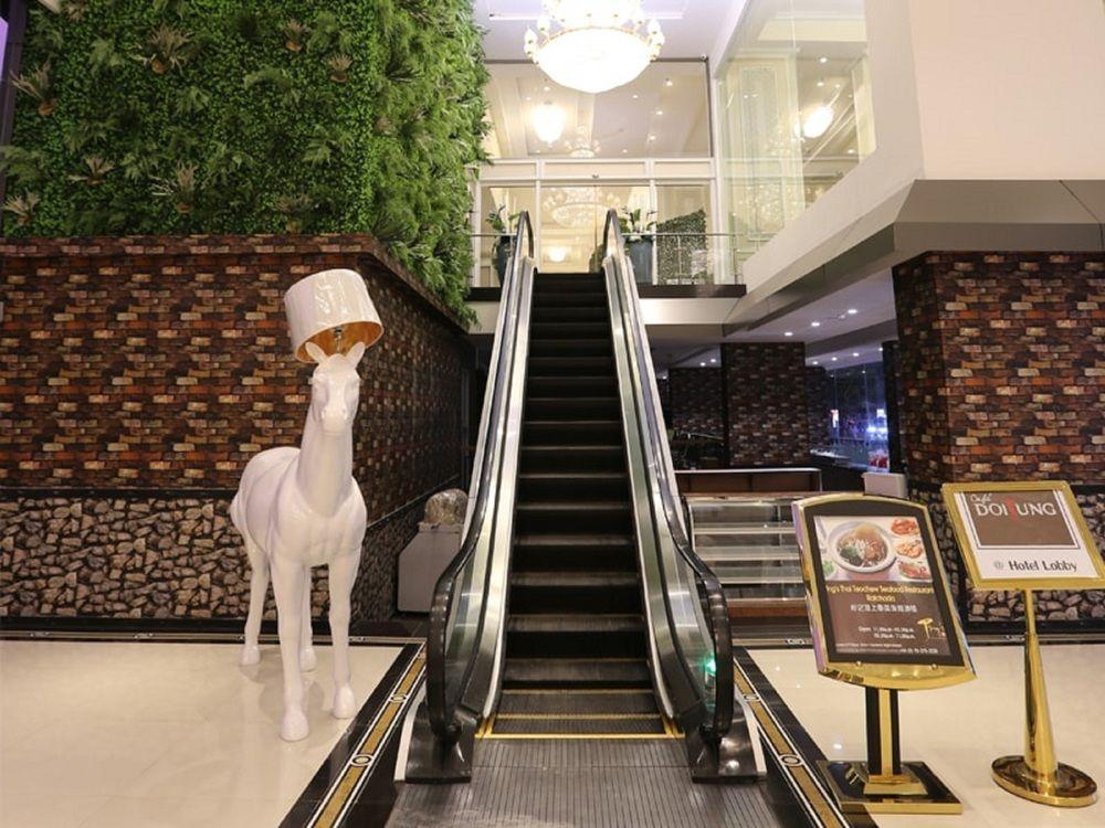 The Bazaar Hotel Bangkok Exterior photo